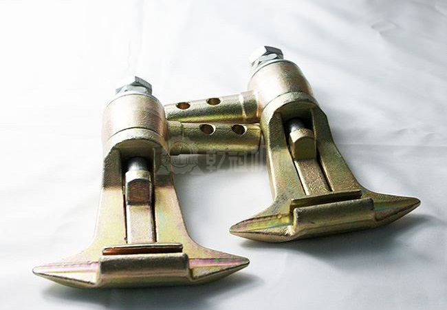 固定抱索器有哪些常見結(jié)構(gòu)類型及其工作原理？